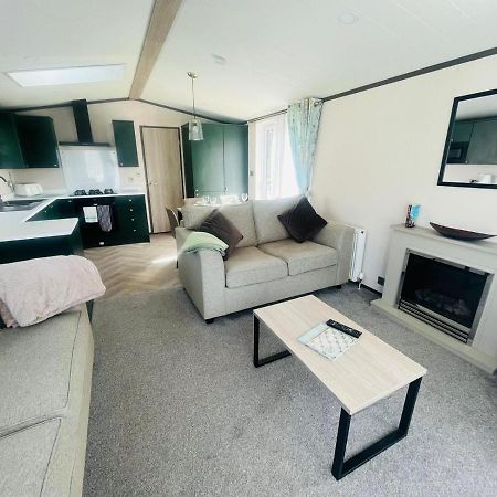 יורק Evergreen Lodge With Hot Tub מראה חיצוני תמונה