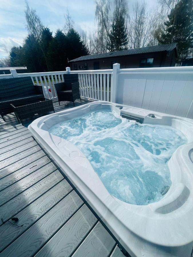 יורק Evergreen Lodge With Hot Tub מראה חיצוני תמונה