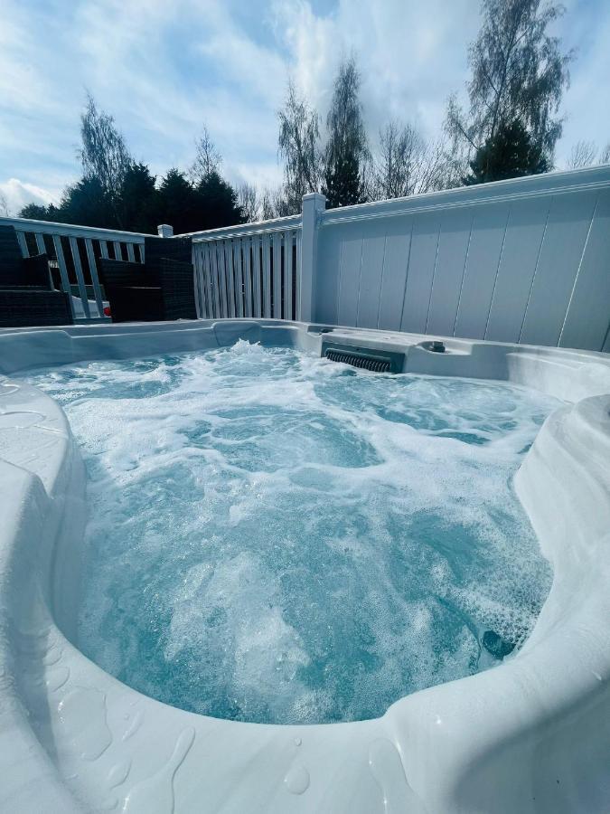 יורק Evergreen Lodge With Hot Tub מראה חיצוני תמונה